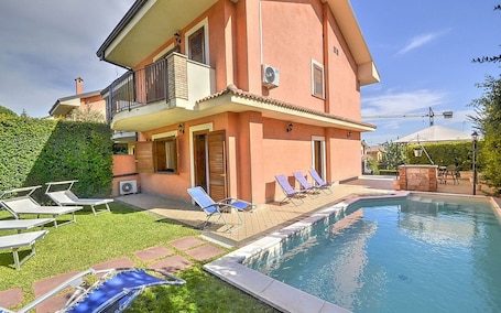 Exterior. Villa Monte Serra