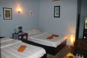 In-room safe, iron/ironing board, free WiFi, bed sheets - Sok Family Home Villa (Siem Reap)