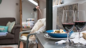 Iron/ironing board, free WiFi - Old Boswednack, a Rural Retreat Gem! On the Idyllic Coast of Zennor to St Ives. Summer House, Garden, Parking for two Cars and Free Wifi (St Ives)