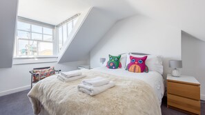 Iron/ironing board, free WiFi - 1 Porthmeor Road, Beach is Just 30 Seconds Away. Super Close to St Ives Harbour and Town Too. Free Wifi (St Ives)