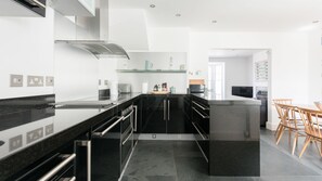 Full-sized fridge, microwave, dishwasher, cookware/dishes/utensils