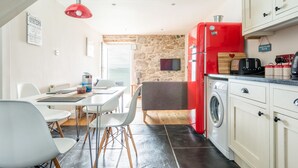 Full-sized fridge, microwave, dishwasher, cookware/dishes/utensils - 3 Sea View Place Overlooks Bamaluz Beach in St Ives. Walking Distance to Heart of Town. Free Wifi (St Ives)