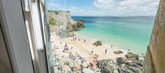 3 Sea View Place Overlooks Bamaluz Beach in St Ives. Walking Distance to Heart of Town. Free Wifi