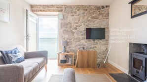 TV, fireplace, DVD player - 3 Sea View Place Overlooks Bamaluz Beach in St Ives. Walking Distance to Heart of Town. Free Wifi (St Ives)