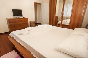 Apartment | 2 bedrooms, soundproofing, iron/ironing board, free cots/infant beds - Apartment Garden (Belgrade)