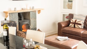 Living area - Penhallow is a Traditional St Ives Fisherman's Cottage With Lots of Charm, so Close to Harbour Beach, sea Front and Heart of St Ives Town. Free Wifi (St Ives)