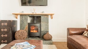 TV, DVD player - Penhallow is a Traditional St Ives Fisherman's Cottage With Lots of Charm, so Close to Harbour Beach, sea Front and Heart of St Ives Town. Free Wifi (St Ives)