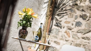 A table with a vase of yellow flowers, a bottle of Prosecco, and a glass of wine. - 15 The Digey, in the Heart of St Ives Town. Beach Just 2 Minutes' Walk. Shops, Restaurants and Galleries all Super Close. Free Wifi (St Ives)