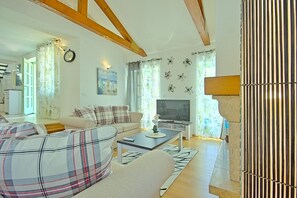 Télévision, cheminée