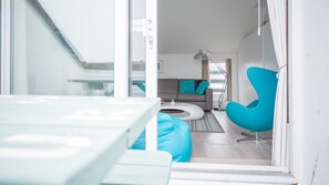 Iron/ironing board, free WiFi - Atlantic Blue Overlooks Porthmeor Beach in St Ives. Very Close to Town Centre, Shops, Restaurants. Free Parking. Free Wifi (St Ives)