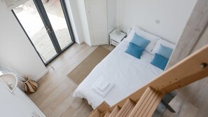 3 bedrooms, iron/ironing board, travel cot, free WiFi