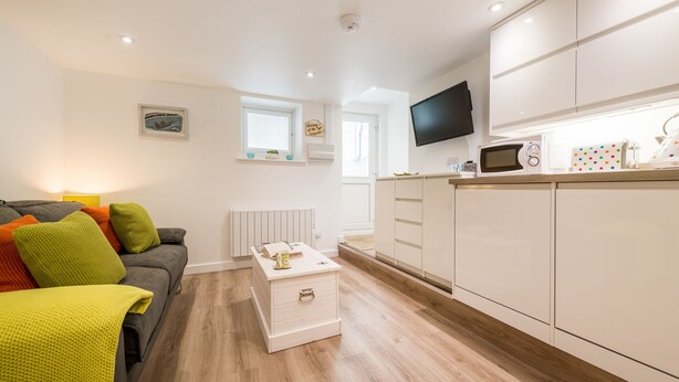 TV, DVD player - The Burrow, Fabulous Studio Apartment in Central St Ives Location. Free Wifi (St Ives)