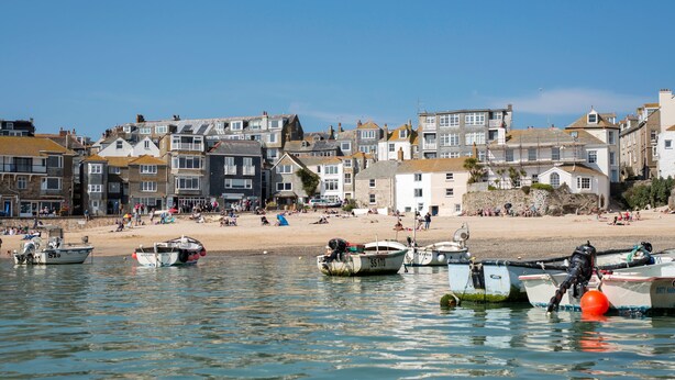 A coastal town with historic buildings, a sandy beach, and boats moored in the water. - 6 Sunnyside, Penthouse Apartment With Spectacular sea Views on Seafront of The Wharf, St Ives. Harbour Front Position. Free Wifi (St Ives)