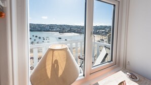 View from room - 6 Sunnyside, Penthouse Apartment With Spectacular sea Views on Seafront of The Wharf, St Ives. Harbour Front Position. Free Wifi (St Ives)