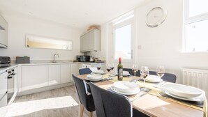 In-room dining - Coastal Seascape, Luxury Three Bedroom Apartment With Parking and Outstanding sea Views (St Ives)