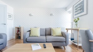 TV - Coastal Seascape, Luxury Three Bedroom Apartment With Parking and Outstanding sea Views (St Ives)