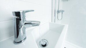 Bathroom sink - Painter's Cottage in the Heart of St Ives, Very Close to sea Front at Harbour, Great Base to Explore From! Free Wifi (St Ives)