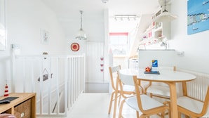 TV, DVD player - 3a Sea View Place Overlooks Crystal Clear Waters and Bamaluz Beach. Sea Front and Stunning! Within Walking Distance of Heart of St Ives. Free Wifi (St Ives)