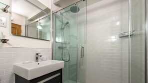 Separate tub and shower - Sea Fever Spectacular sea Views, Private Sunny Balcony, Free Wifi (St Ives)