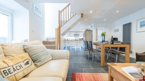 Living area - Island Retreat Close to Beaches Plus Shops, Restaurants and Galleries. Garage Parking. Free Wifi (St Ives)