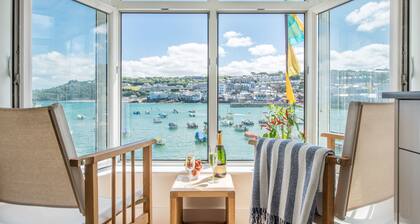 Two Harbour House, Right on the Wharf Seafront of St Ives Overlooking the Harbour and Beach. Allocated Parking in Garage. Free Wifi