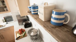 Full-size fridge, microwave, dishwasher, cookware/dishes/utensils