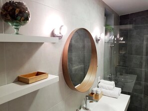 Departamento | Baño | Regadera, regadera tipo lluvia, amenidades de baño gratuitas 