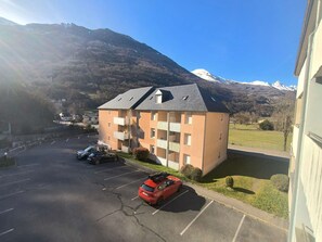 Unclassified image, 5 of 7, button