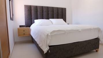 Apartment, Multiple Beds, Accessible, City View | Cribs (surcharge), WiFi (free)