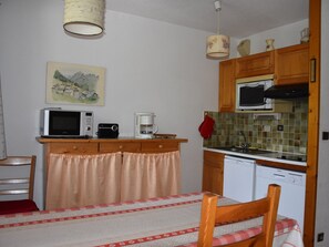 Fridge, microwave, dishwasher, coffee/tea maker