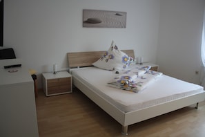 Appartement, 1 chambre | Rideaux dâobscurcissement, accĂšs au Wi-Fi (inclus), literie fournie