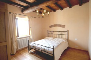 Desk, cots/infant beds, travel cot, free WiFi