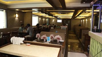 Café da manhã com buffet grátis todos os dias