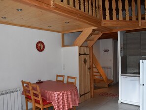 Dining - Loft studio in Champagny, 4 pax, south-facing balcony (Champagny-en-Vanoise)