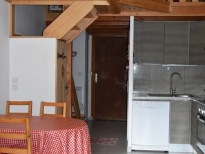 Fridge, microwave, oven, dishwasher - Loft studio in Champagny, 4 pax, south-facing balcony (Champagny-en-Vanoise)