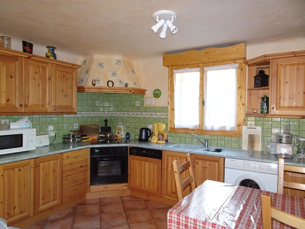 Fridge, microwave, dishwasher, coffee/tea maker - Comfortable triplex 12 pers, terrace, garage, Champagny-en-Vanoise (Champagny-en-Vanoise)