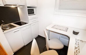 Studio Apartment | Private kitchenette