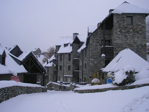 Duplex T3 Apartment for 6 with Fireplace and Balcony in Esquièze-Sère