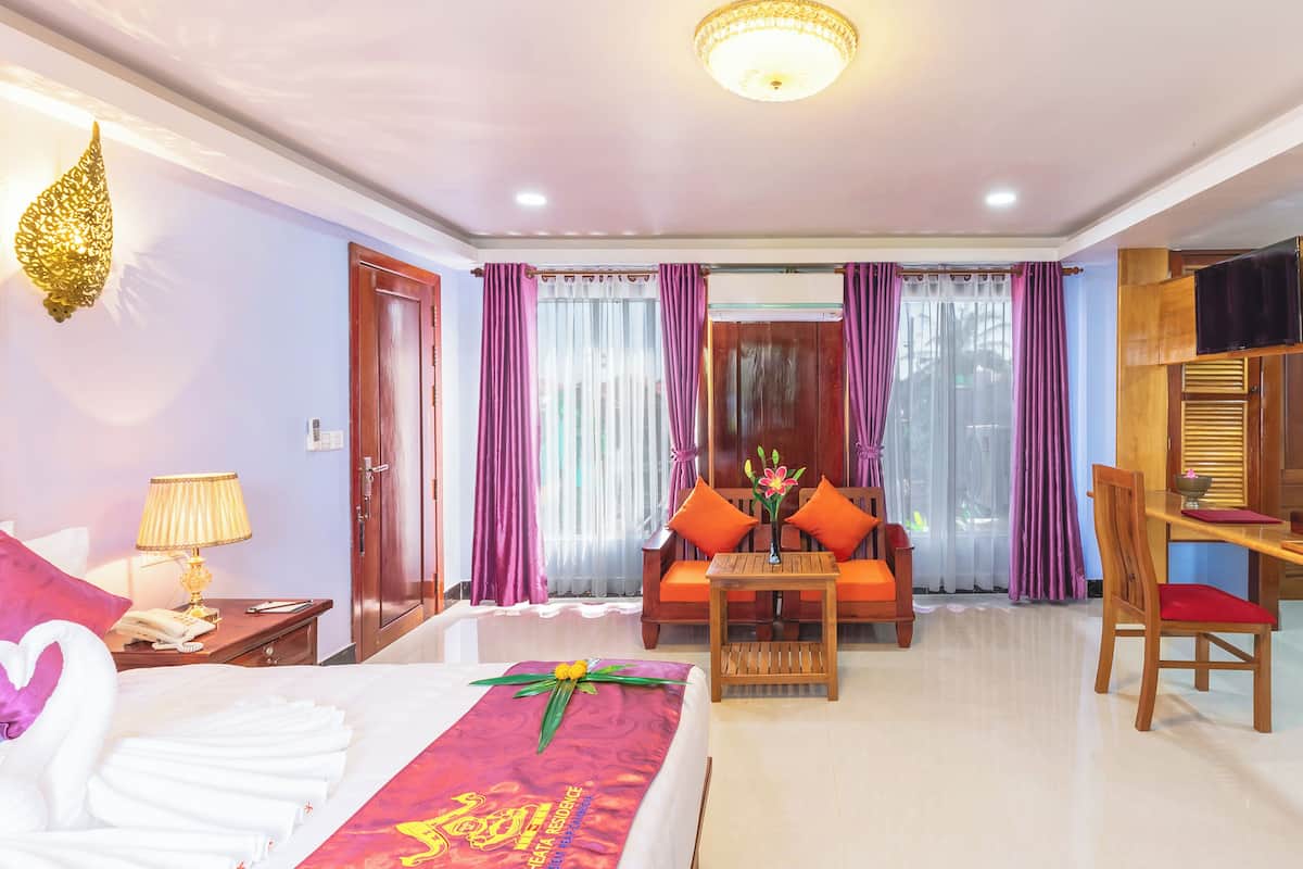 Deluxe Double with Pool View | Garden view