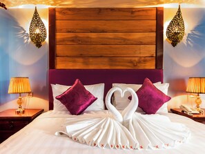 Deluxe Suite King with Pool View | Egyptiske bomuldslagner, premium-sengetøj, dundyner