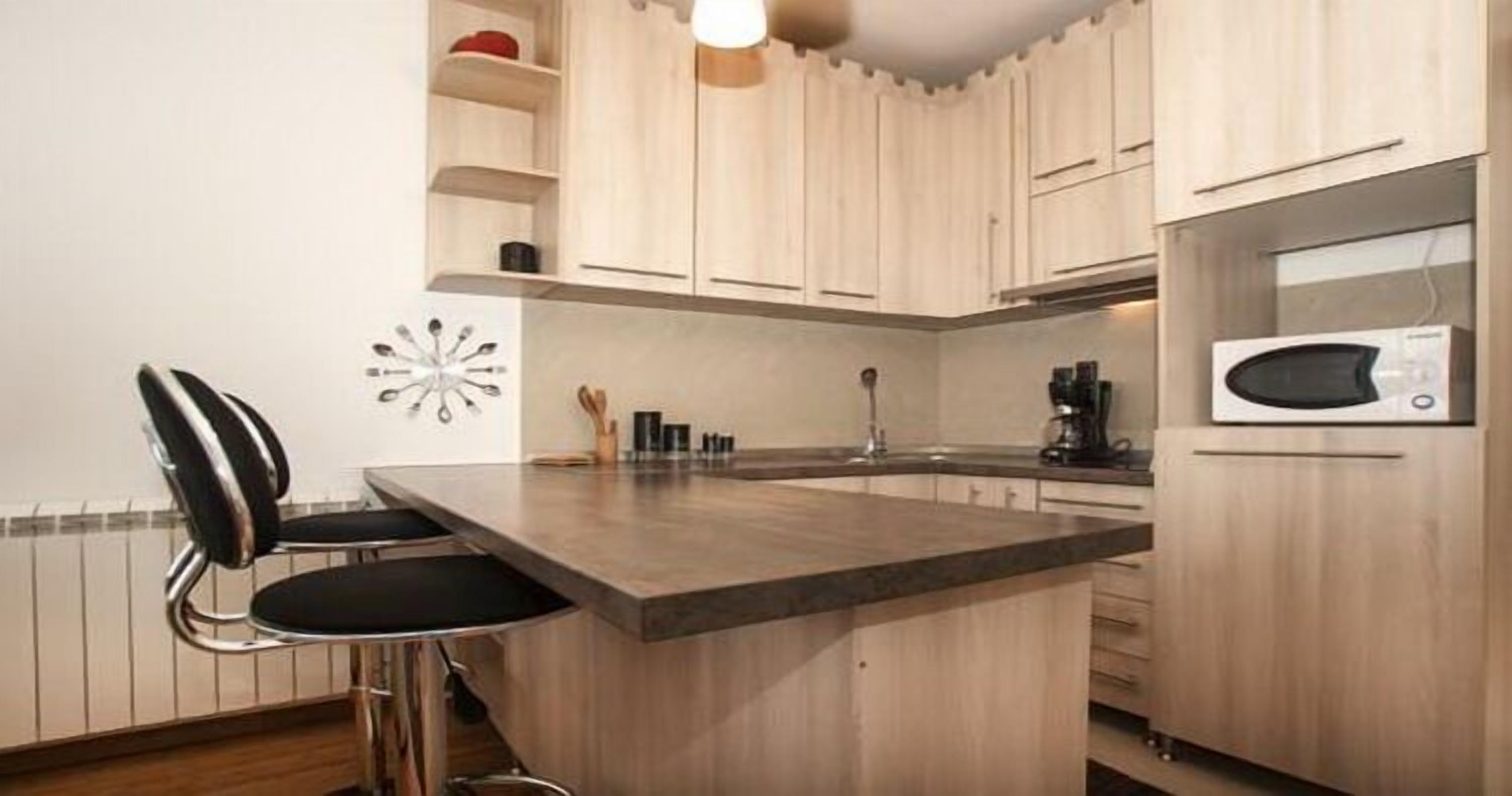 Apartment | Private kitchen | Fridge, microwave, stovetop, electric kettle