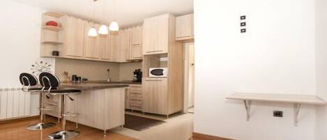 Căn hộ | Bếp riêng | Tủ lạnh, lò vi sóng, bếp nấu, ấm điện