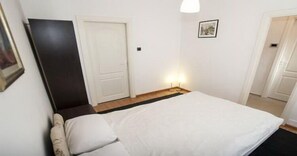 Appartement | Bureau, espace de travail pour ordinateur portable