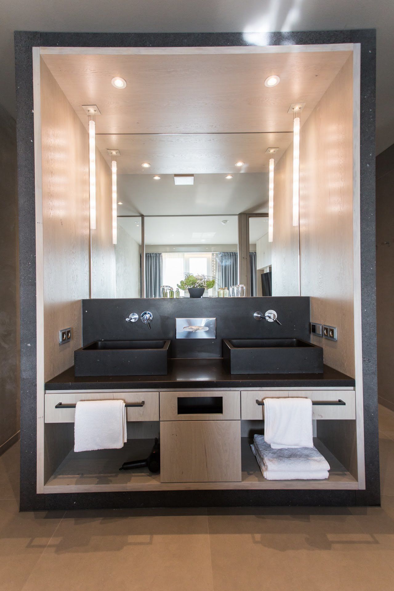 double room | bathroom | towels