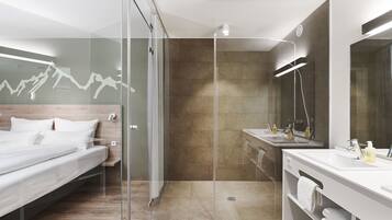 Suite | Bathroom | Shower, hair dryer, bathrobes, towels