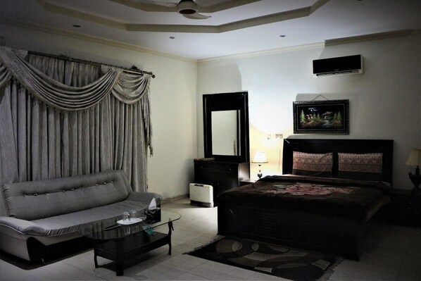 Deluxe Double Room, 1 Double Bed, Non Smoking | Air conditioning - High Trees Inn (Islamabad)