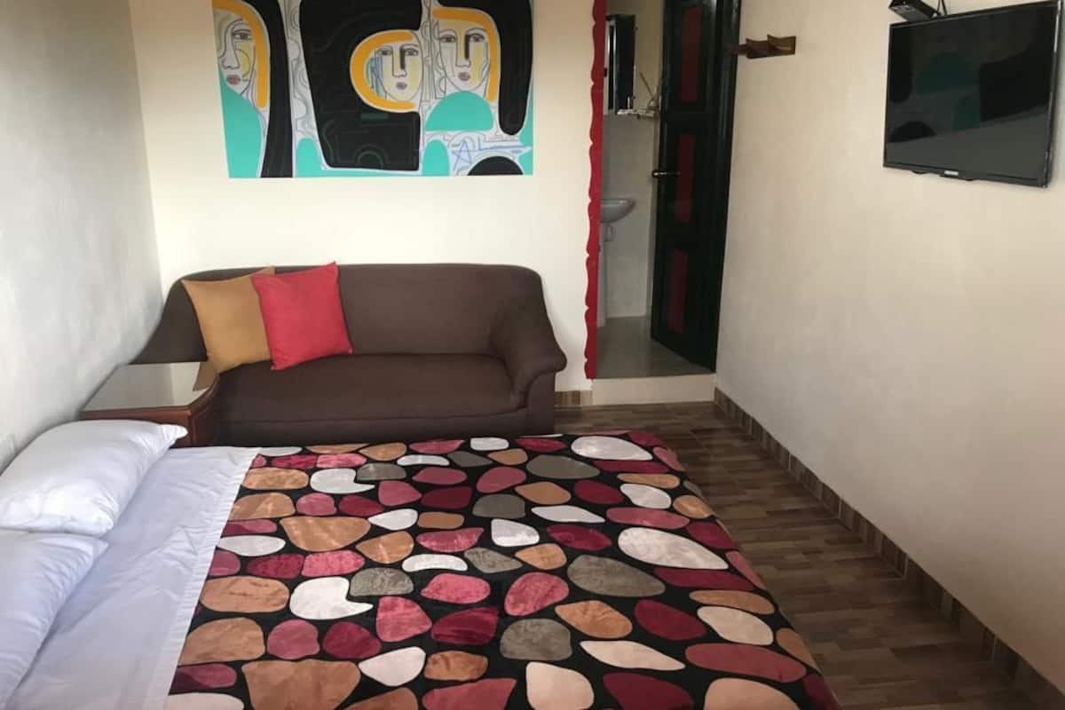 Edredons de pluma, cofres nos quartos, ferros/tábuas de passar roupa