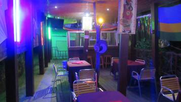 Quán bar thể thao