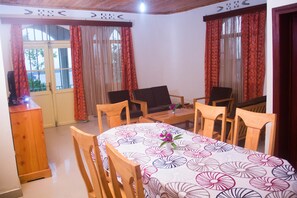 Apartamento standard, 3 quartos, vista para o lago | Área de estar