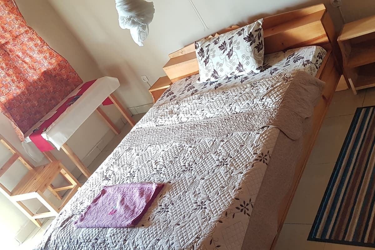 Individuell inredning, unika möbler, skrivbord och strykjärn/strykbräda